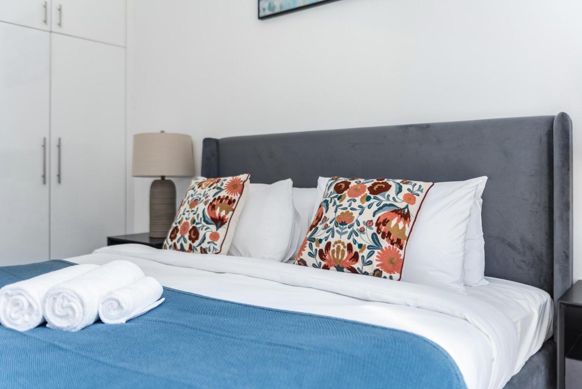 Lavish 2br With Charming Marina View * Dubaï
