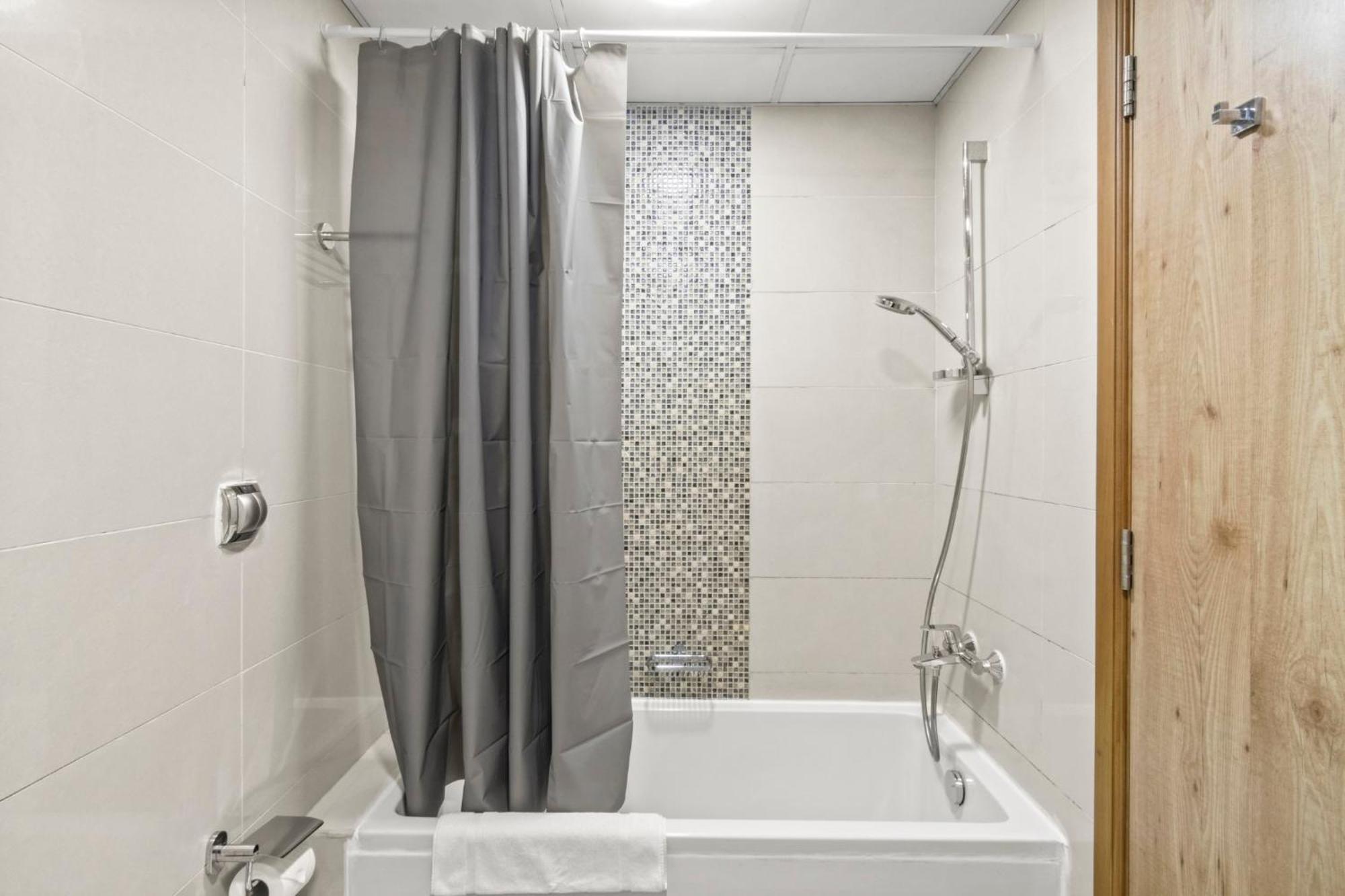 Lavish 2br With Charming Marina View Appartement