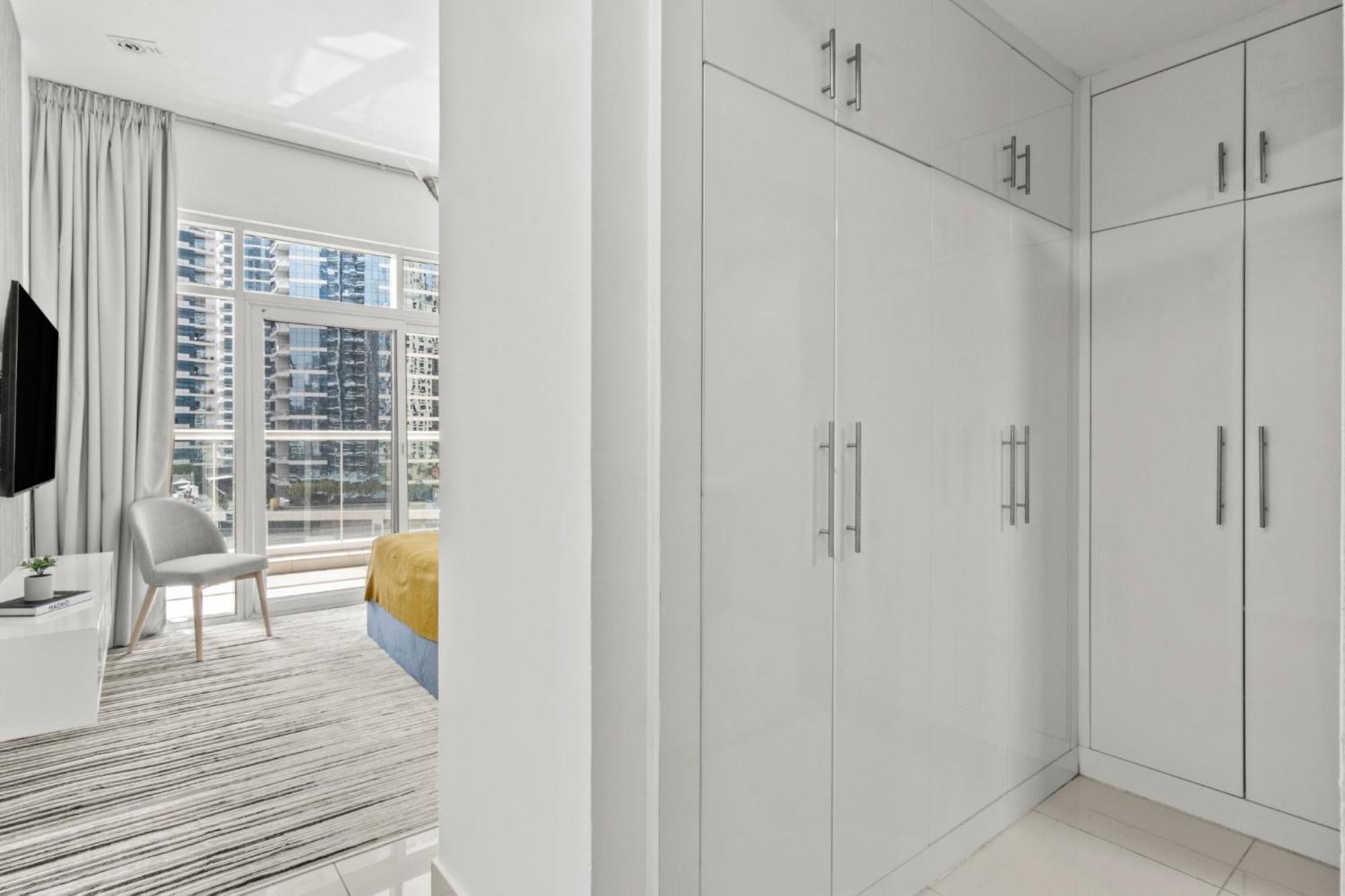 Lavish 2br With Charming Marina View