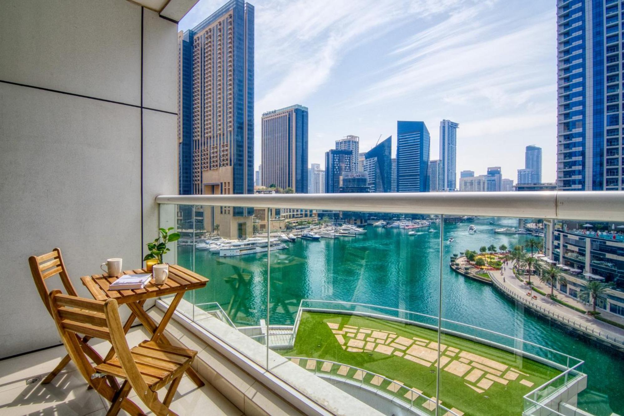 Appartement Lavish 2br With Charming Marina View Dubaï