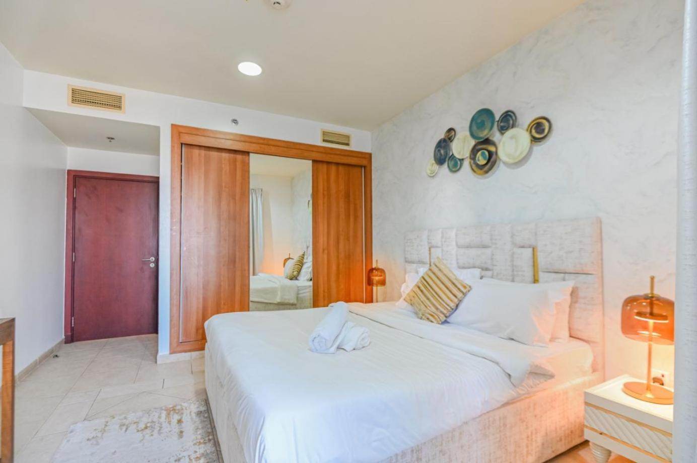 Elegant 1br In Princess Tower, Marina - - Ahlan Hh *