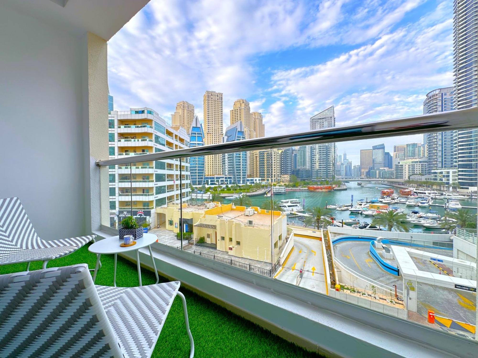Lxury Brand New W/ Balcony And Marina View Apartament