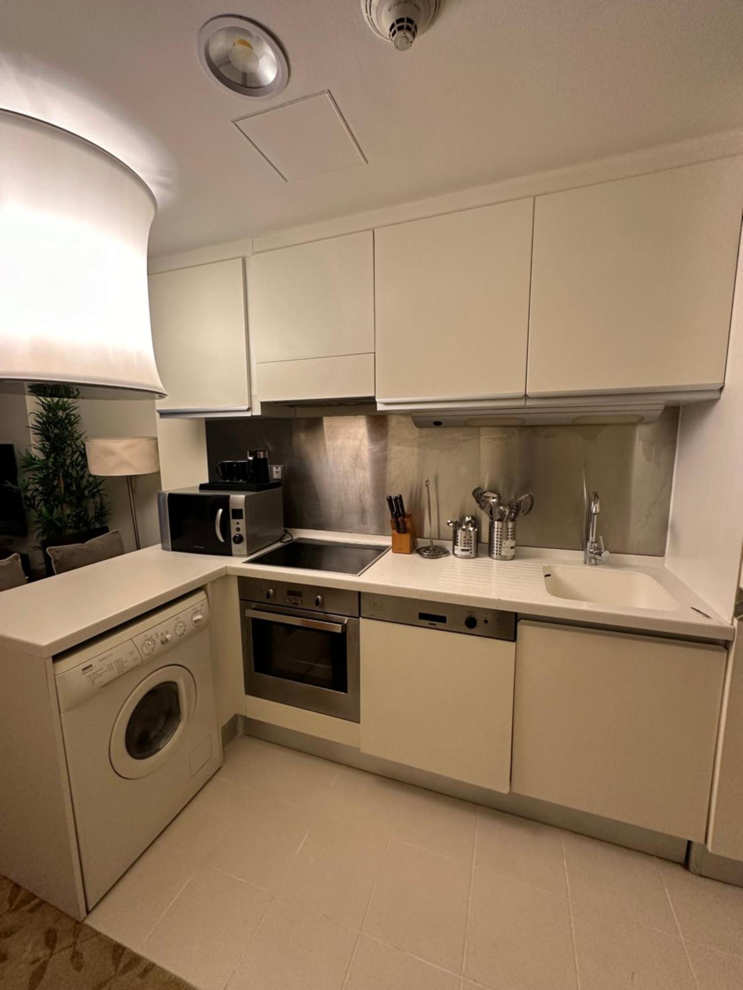 Luxurious Mall Studio With Stunning Burj Khalifa Views Appartement
