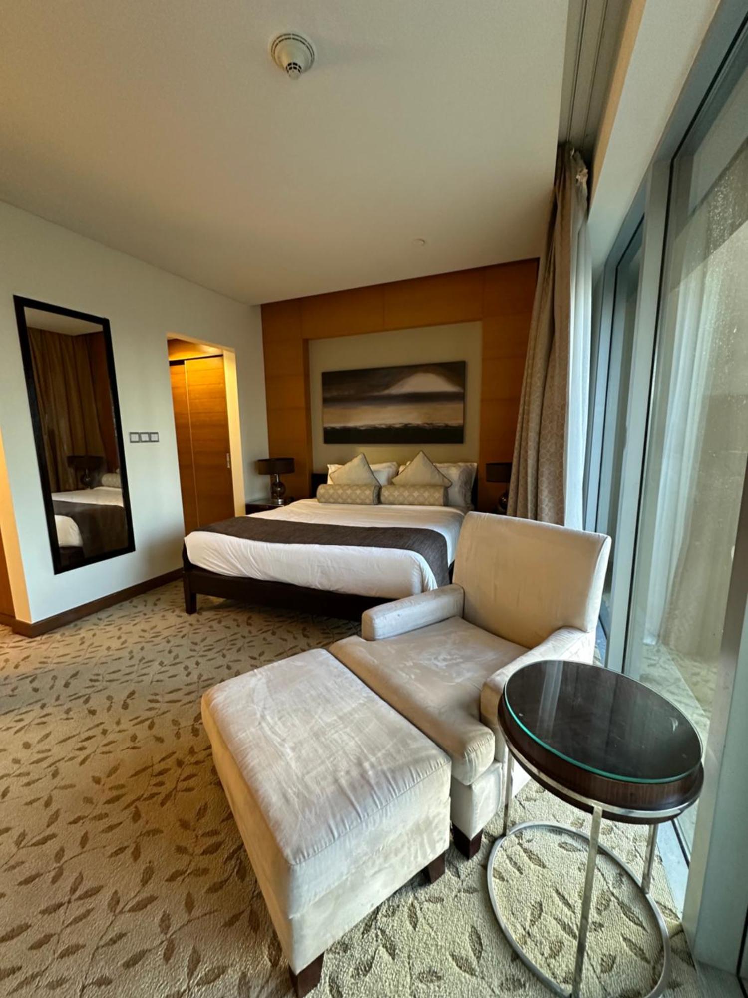 Luxurious Mall Studio With Stunning Burj Khalifa Views