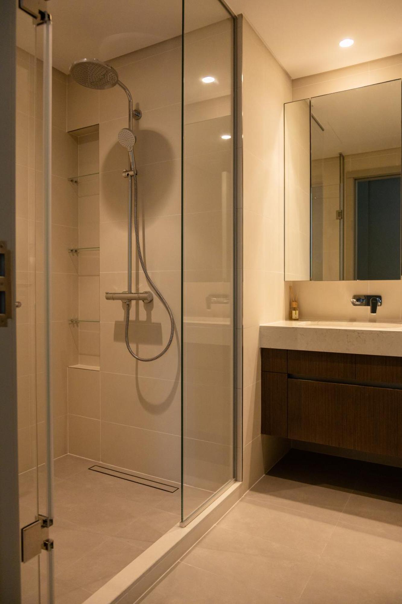 Beachfront Elegant 2bd With Breathtaking Views -15ab01 Apartment Dubai