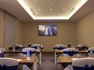 Mena Plaza Albarsha Hotel 4*