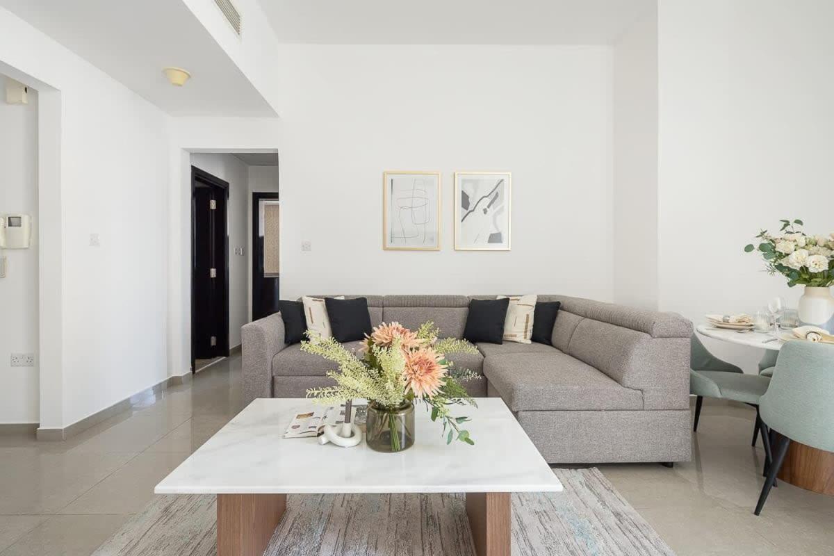 Frank Porter - Marina Wharf 1 Apartment
