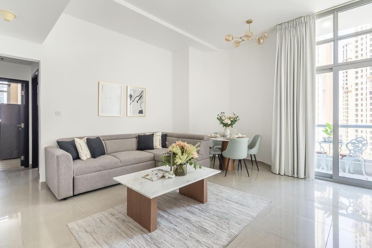 Frank Porter - Marina Wharf 1 Apartment