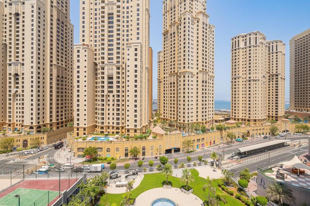 Frank Porter - Marina Wharf 1 Apartment