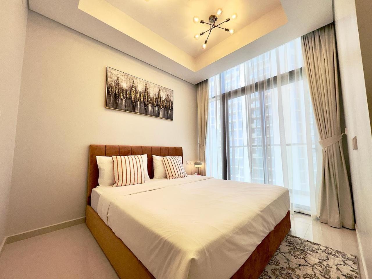 Lägenhet Luxury Two Bed In Business Bay *