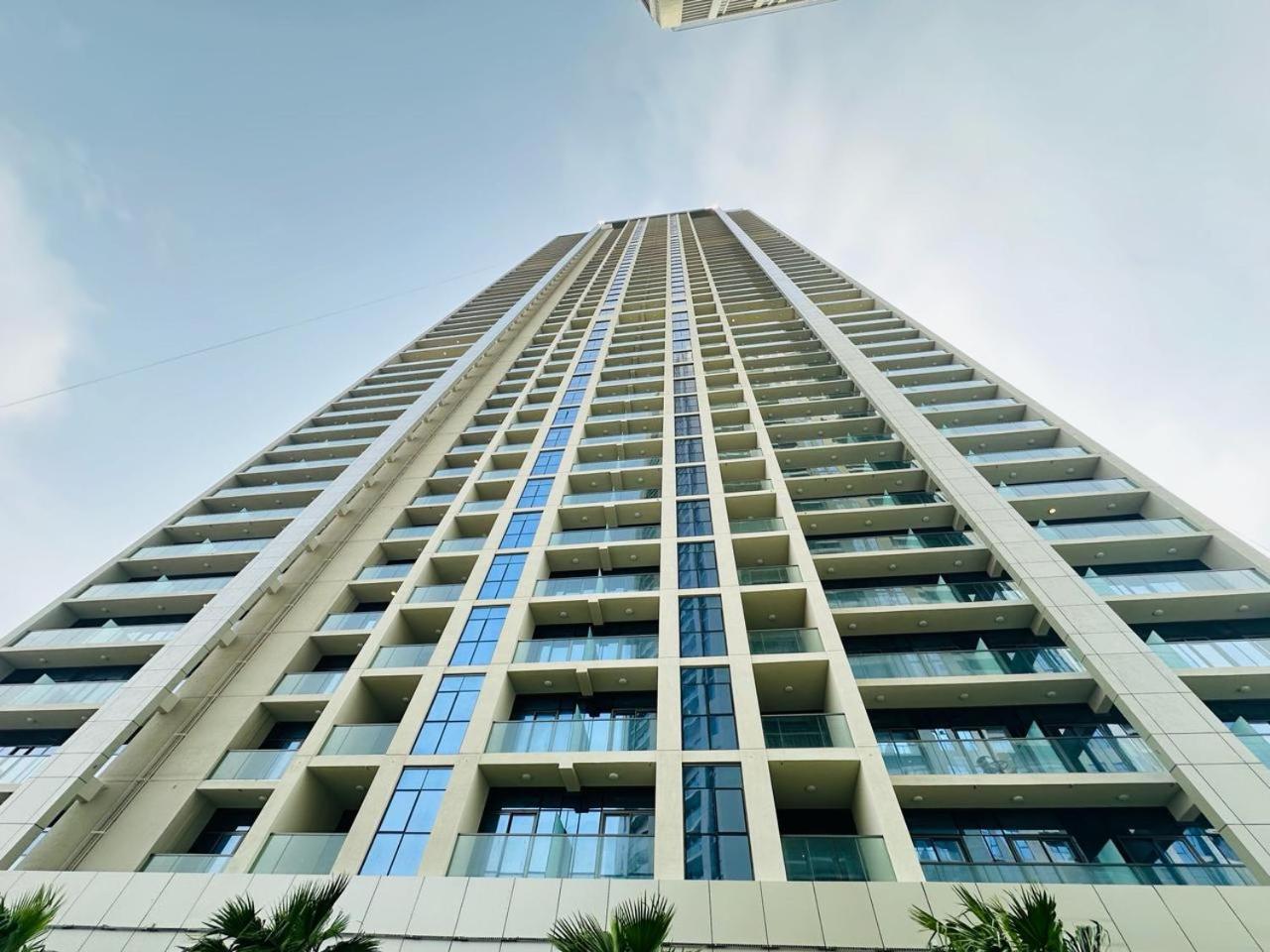 Lägenhet Luxury Two Bed In Business Bay *