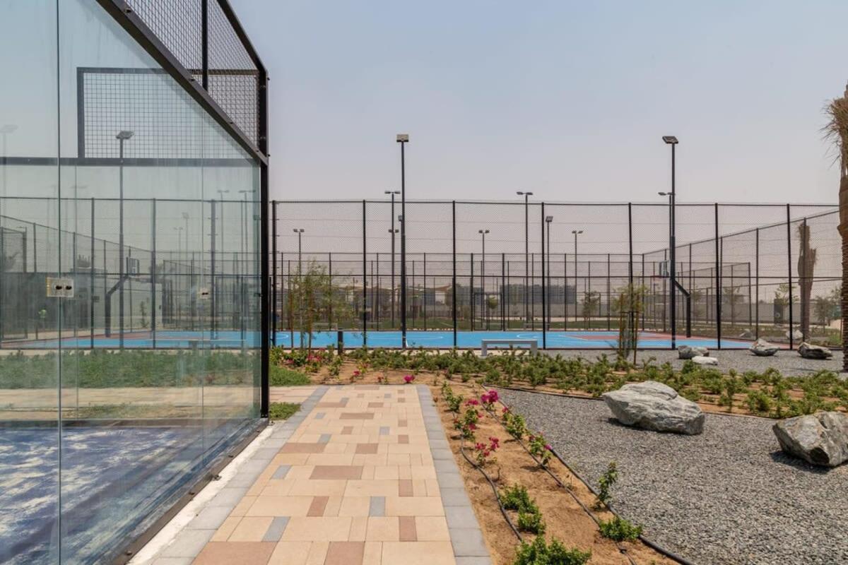 Frank Porter - The Pulse Residences * Dubai