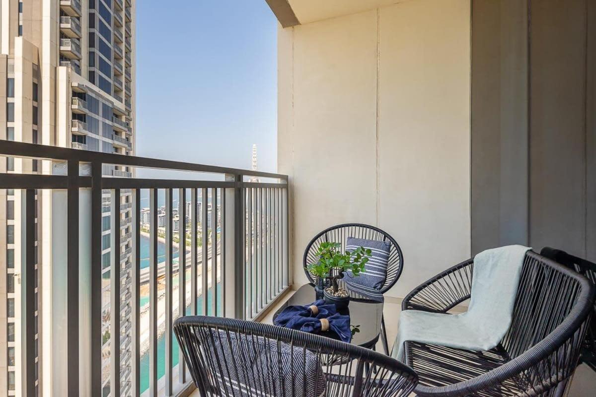 Frank Porter - 5242 Emaar Tower *