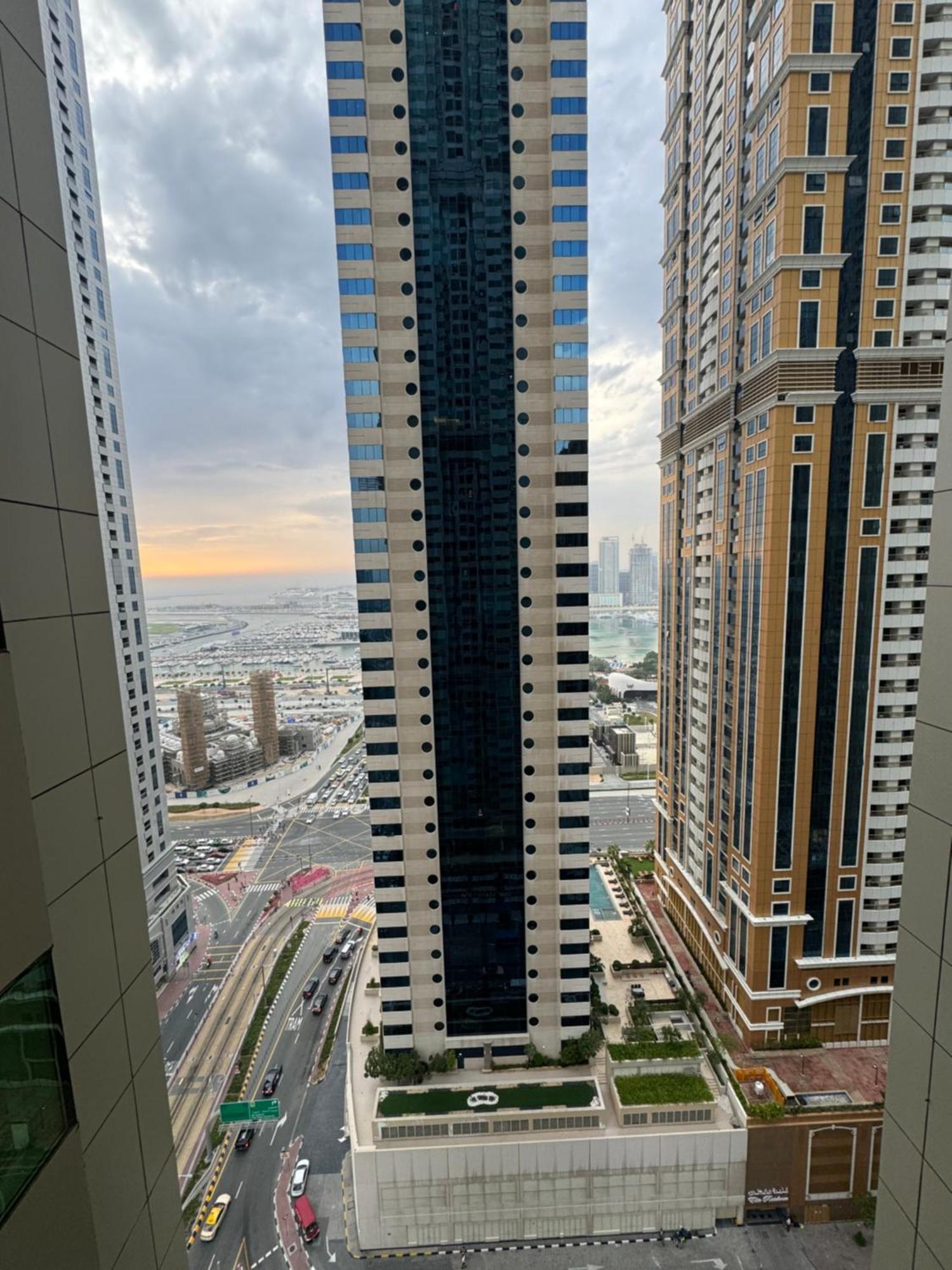 Sea View 1br - Marina Pinnacle Dubai