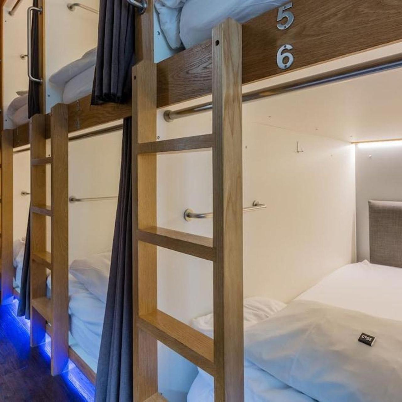 Uae Capsule 5 Min Walkable From Sharaf Dg Metro Hostel