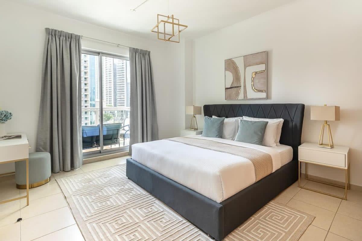 Frank Porter - The Residences Tower 3 Apartemen