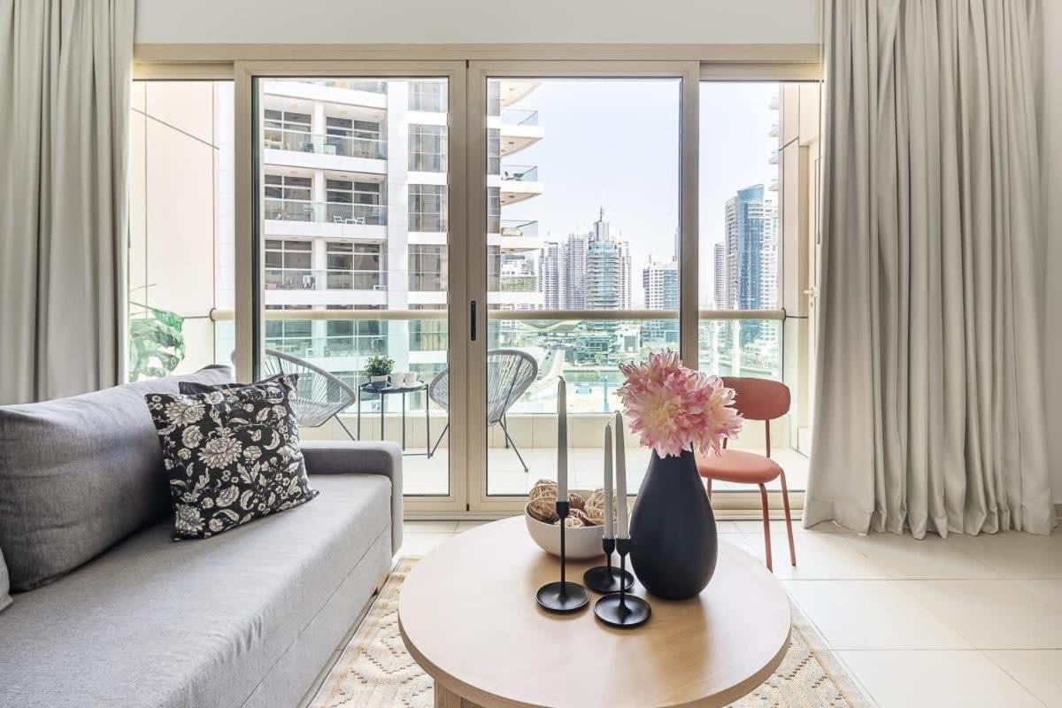 Frank Porter - Royal Oceanic Apartment Dubai