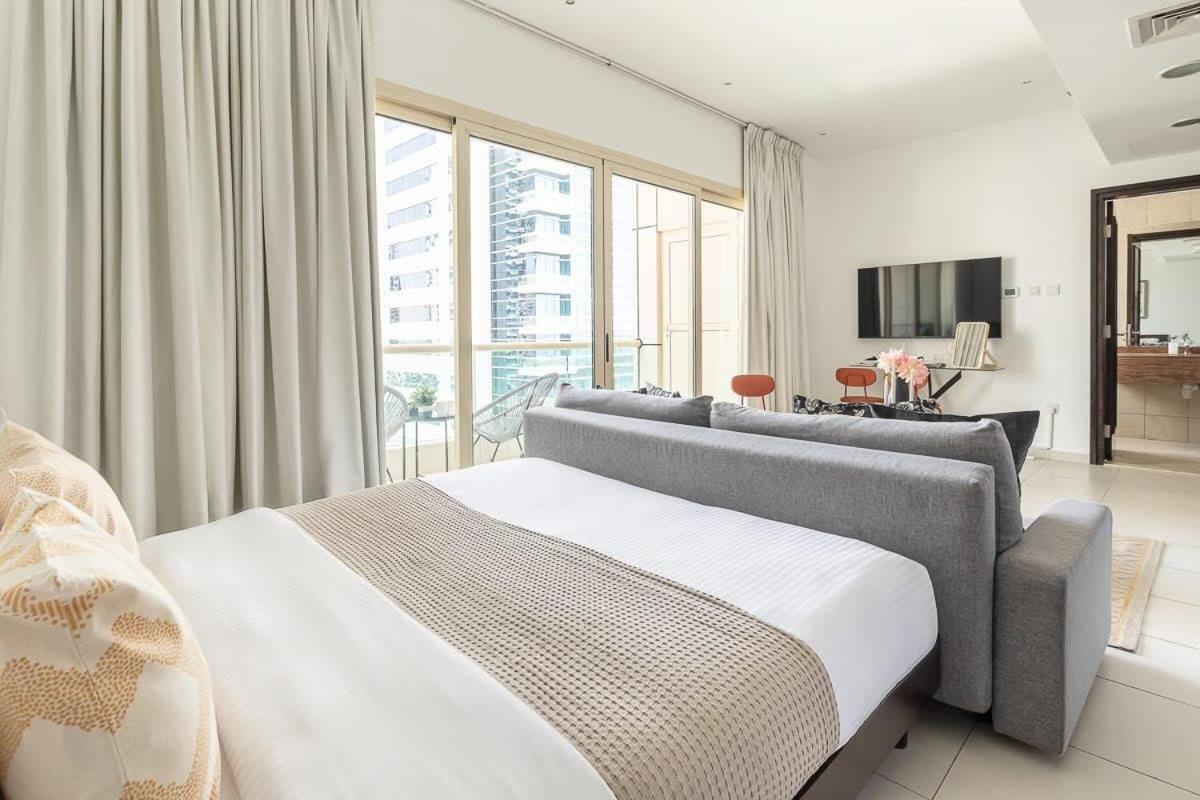 Frank Porter - Royal Oceanic Apartment