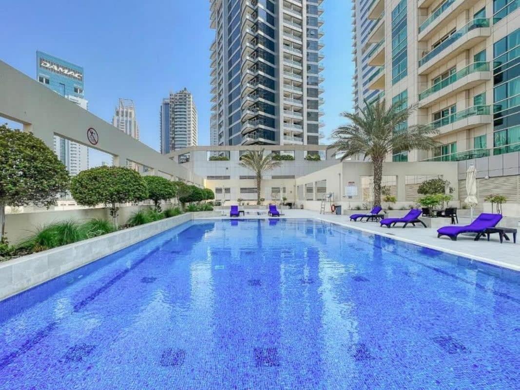Frank Porter - Royal Oceanic Apartment *