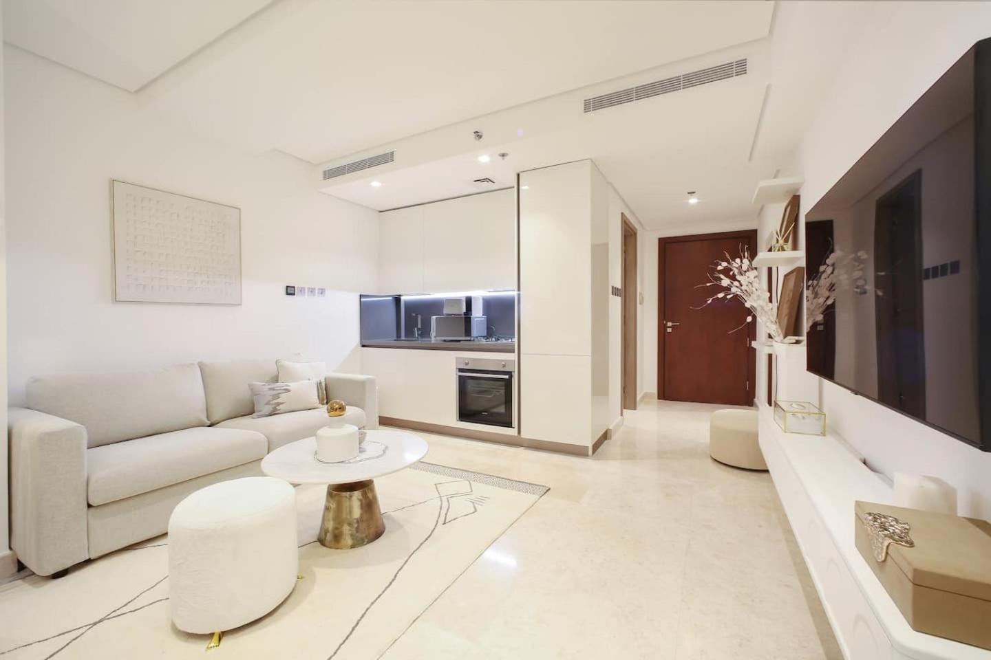 Glamorous Studio! Walk To Burj Khalifasleep 3!