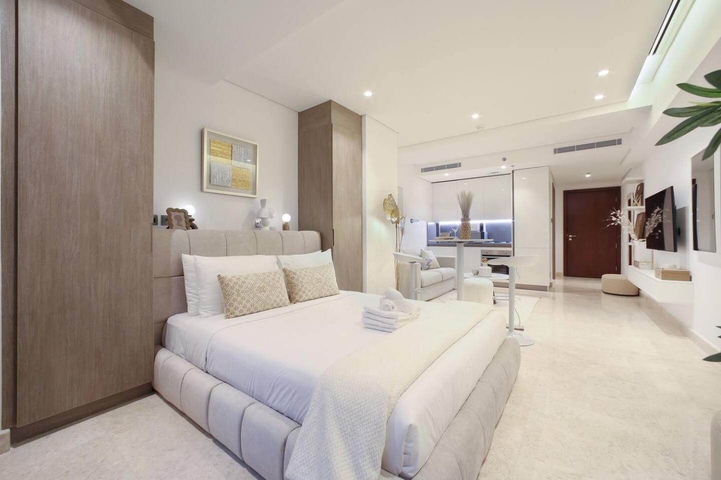 Glamorous Studio! Walk To Burj Khalifasleep 3! * Dubai