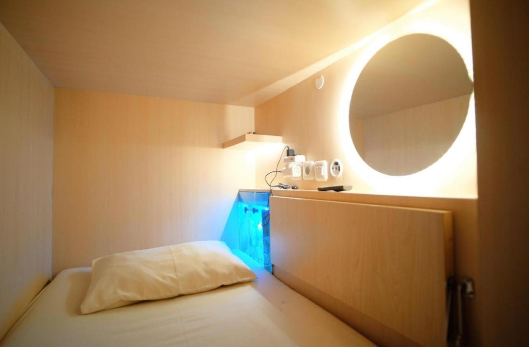 Auberge de jeunesse Honeycomb Capsule Near Burjuman And Sharaf Dg Metro Dubaï