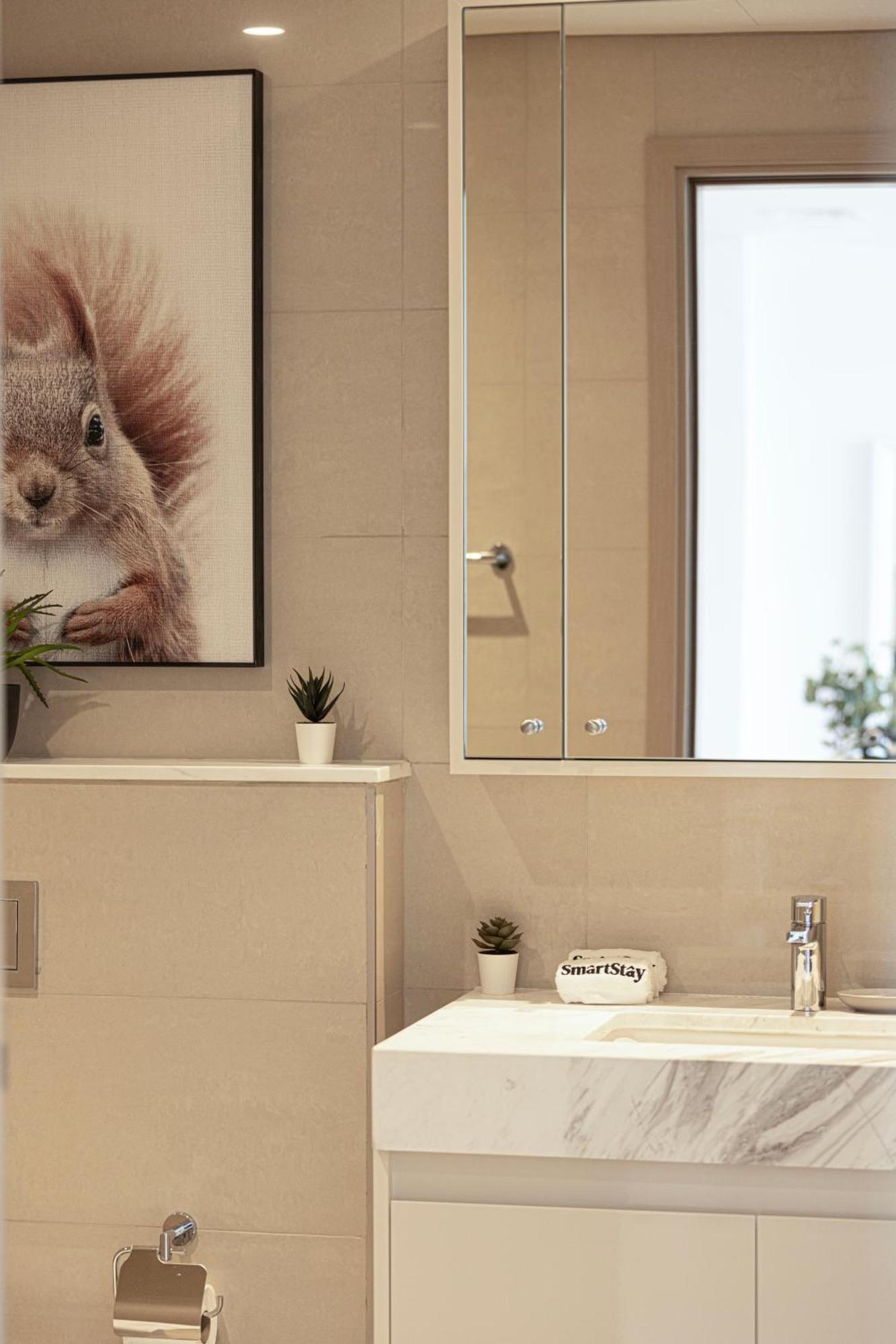 Smartstay At Burj Royale - Unique Downtown Views - Brand New Luxury