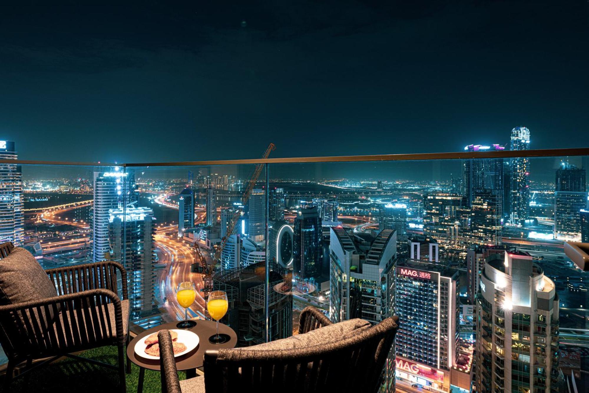Smartstay At Burj Royale - Unique Downtown Views - Brand New Luxury