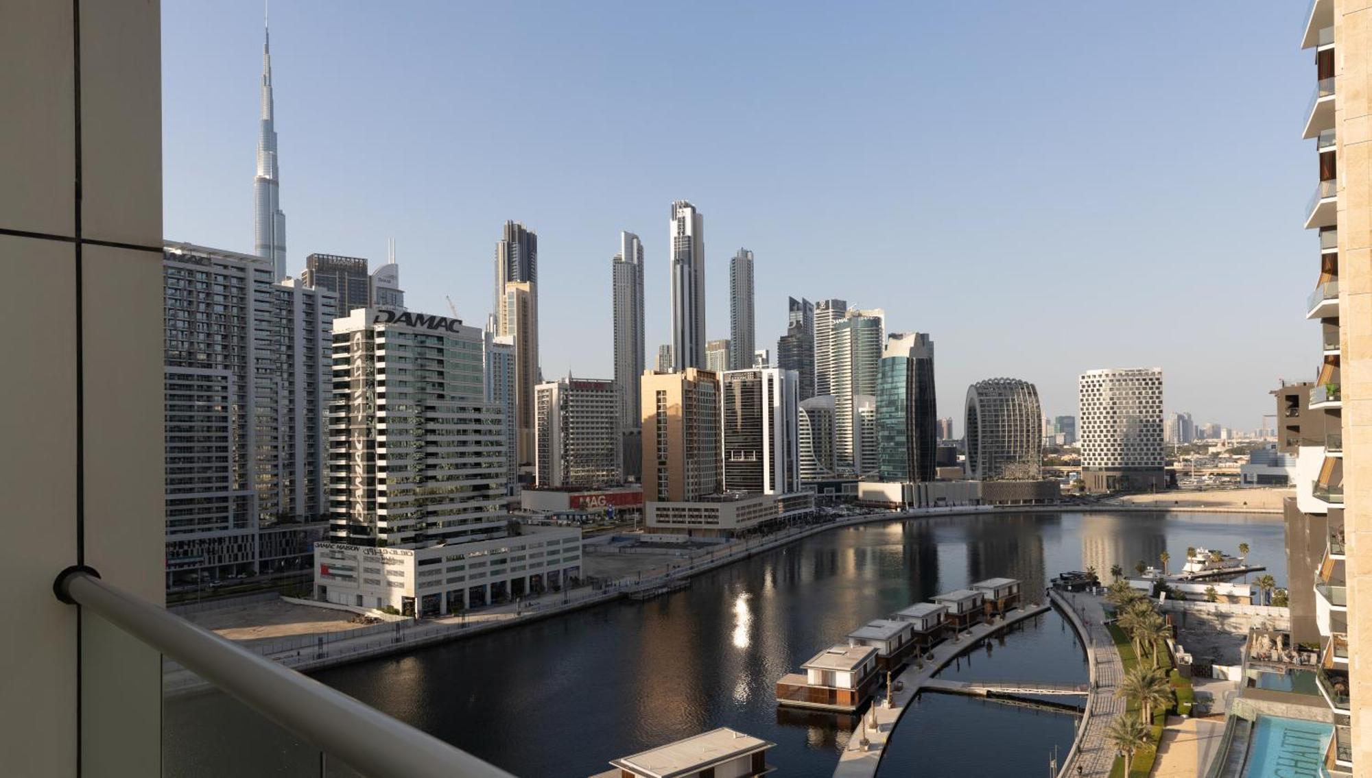 Prime Spacious 2 Bedroom Apt, Burj Khalifa & Canal View - Scala Tower * Dubái