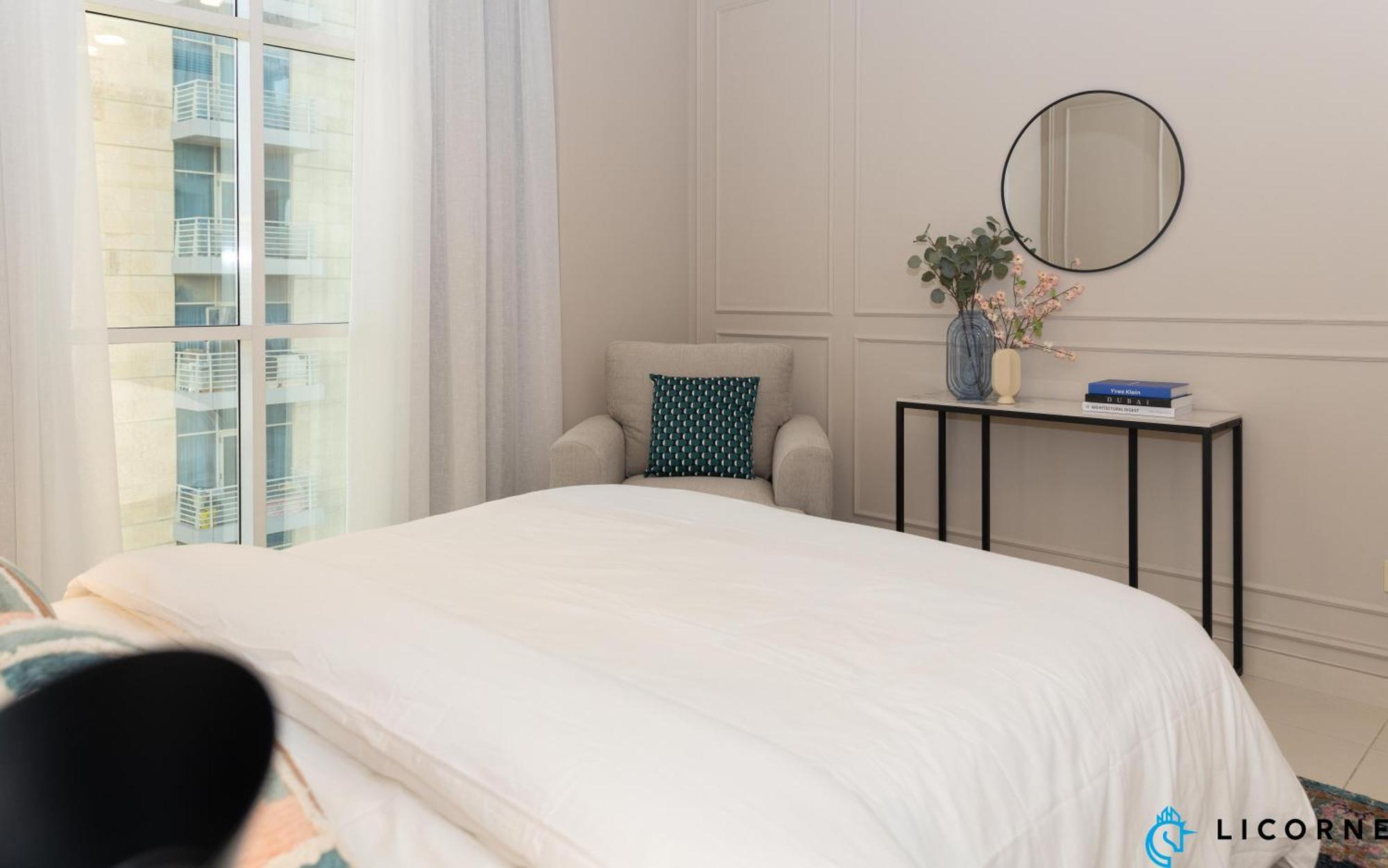 Prime Spacious 2 Bedroom Apt, Burj Khalifa & Canal View - Scala Tower * Dubái