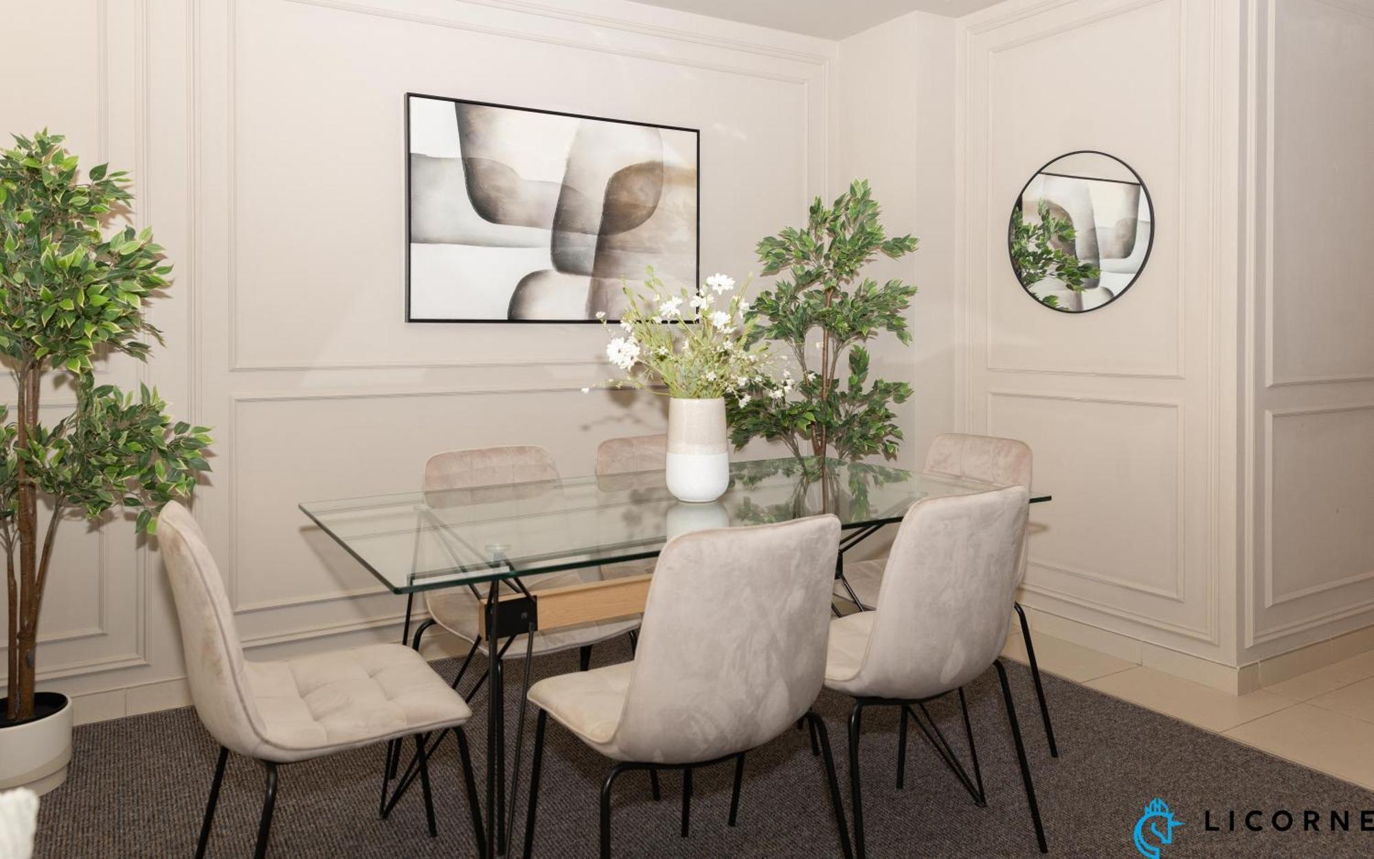 Prime Spacious 2 Bedroom Apt, Burj Khalifa & Canal View - Scala Tower * Dubái