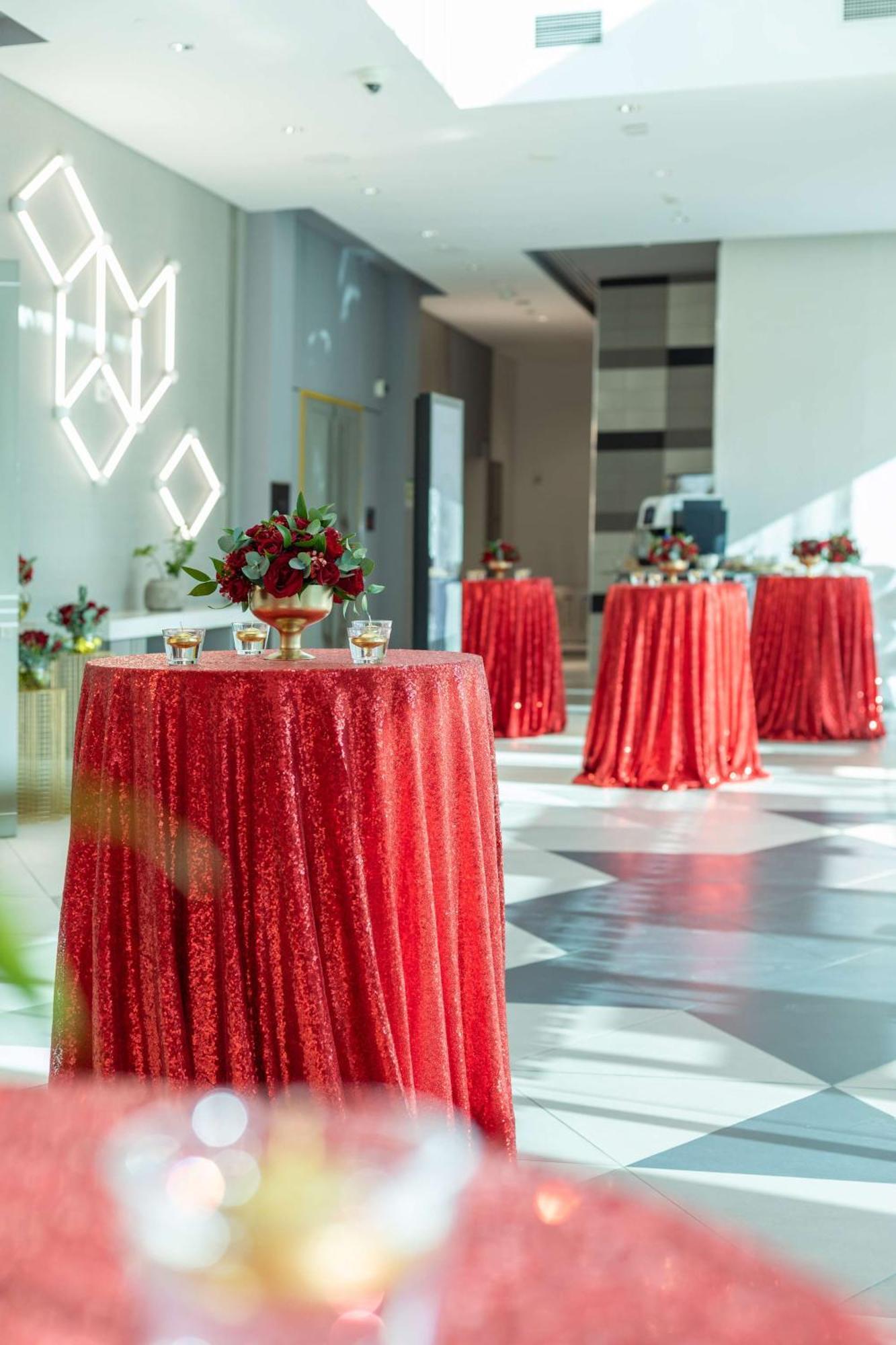 Hotel Radisson Red Silicon Oasis 4*