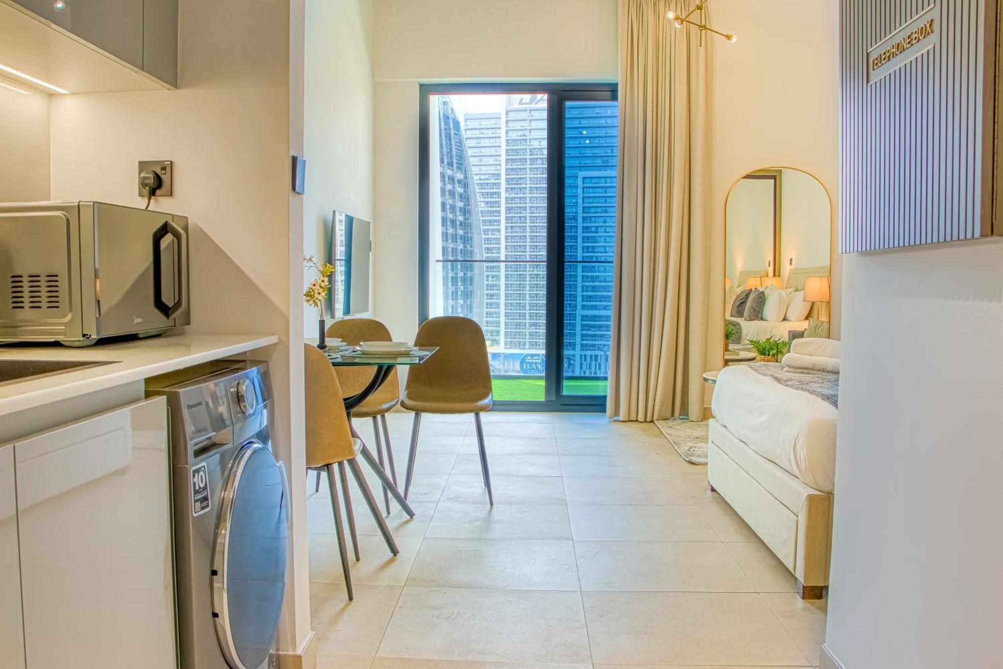 Skyline Retreat With Burj Khalifa View * Dubái