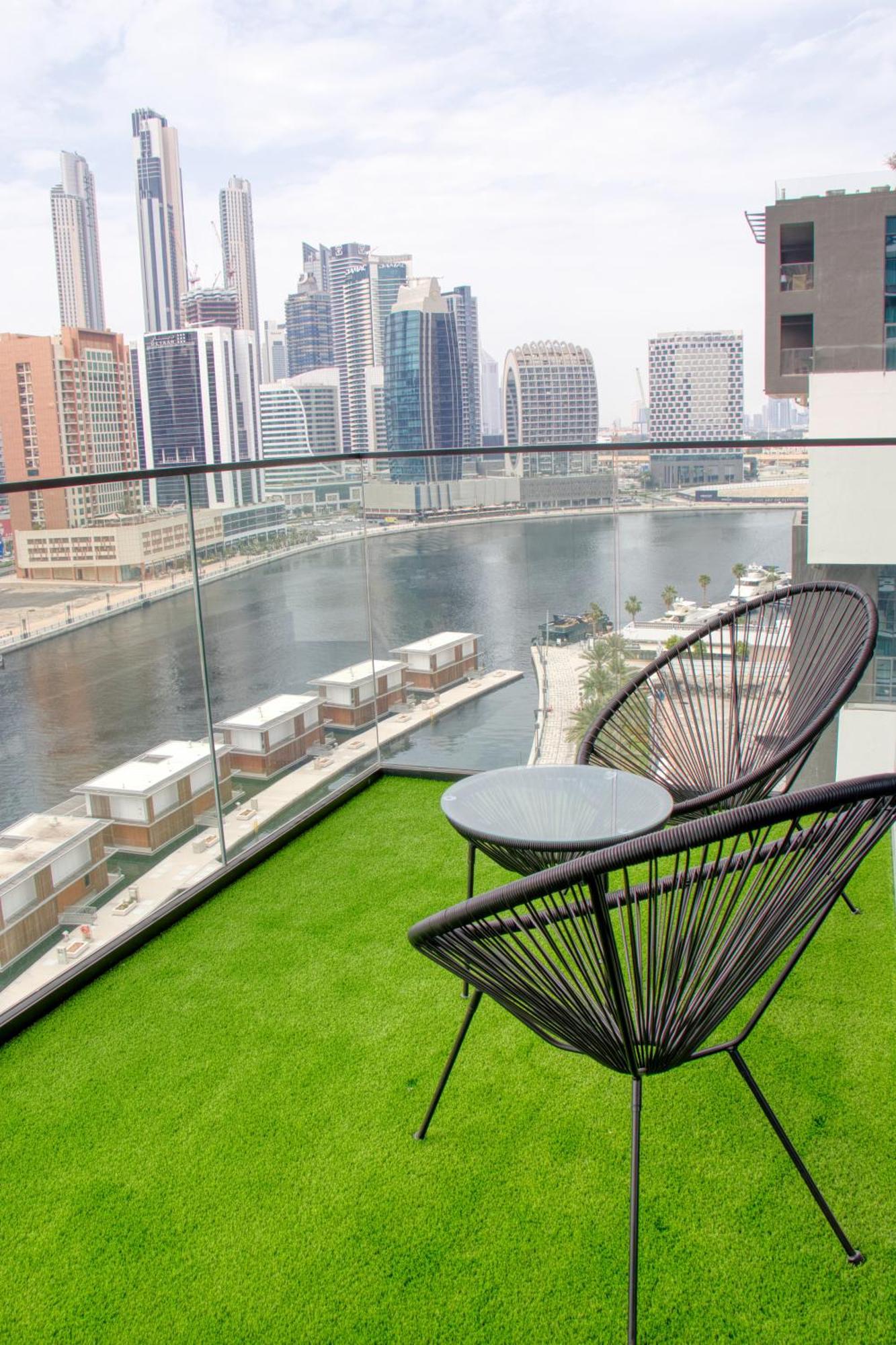 Skyline Retreat With Burj Khalifa View * Dubái
