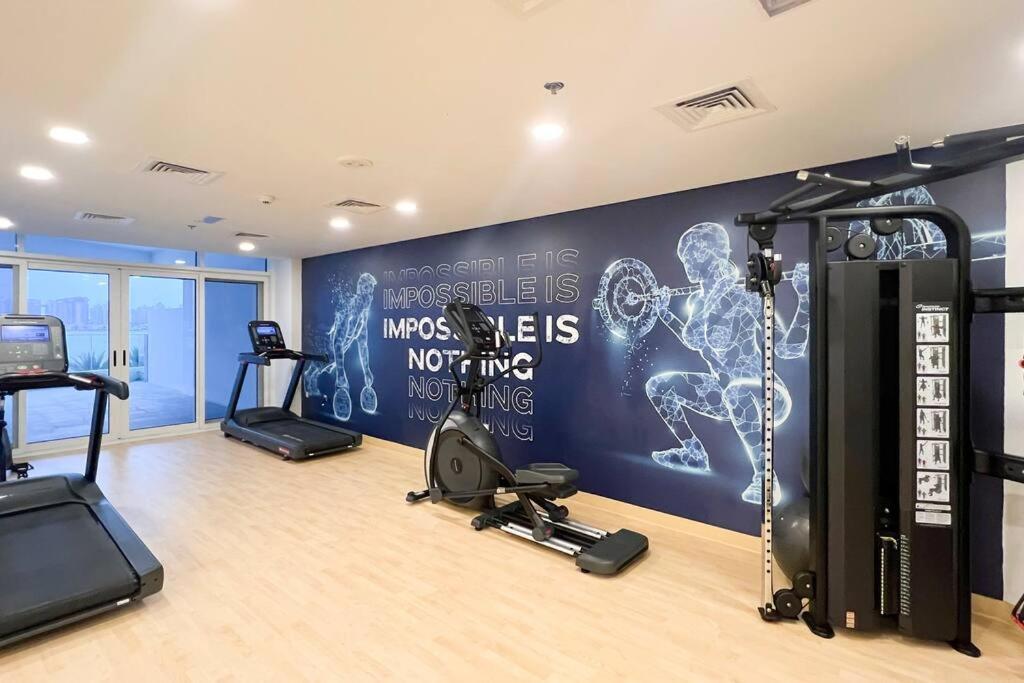 Stylish Palm Jumeirah Stay Sea, Burj Views, Gym & Pool * Dubai