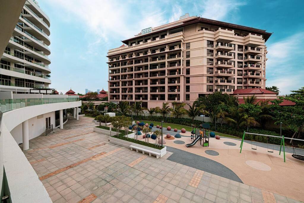 Stylish Palm Jumeirah Stay Sea, Burj Views, Gym & Pool Dubai
