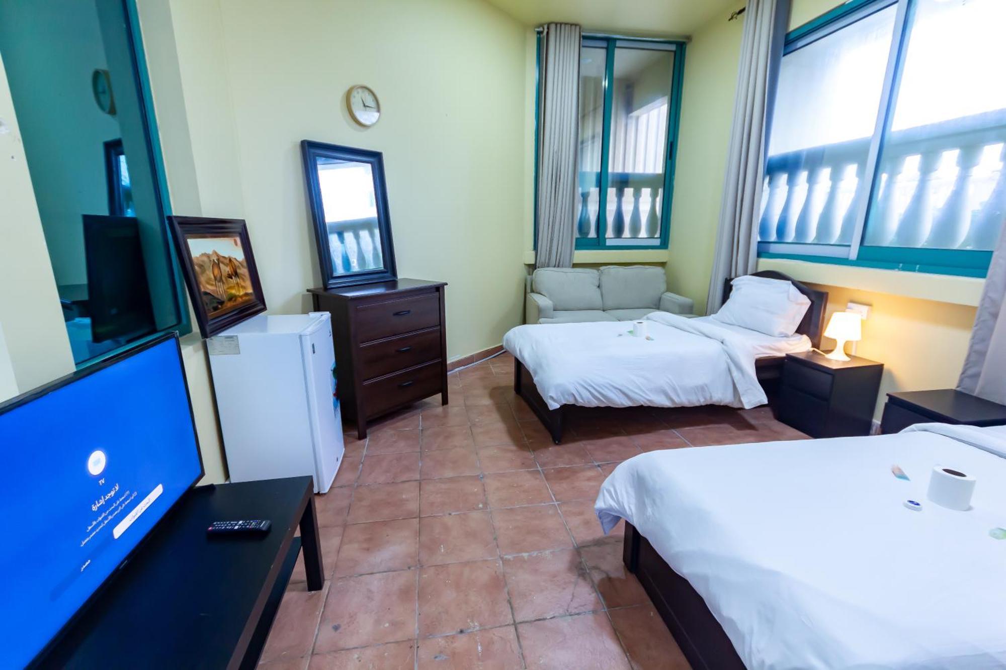 Apartamento Spacious For Girls In Marina فتيات فقط Dubai