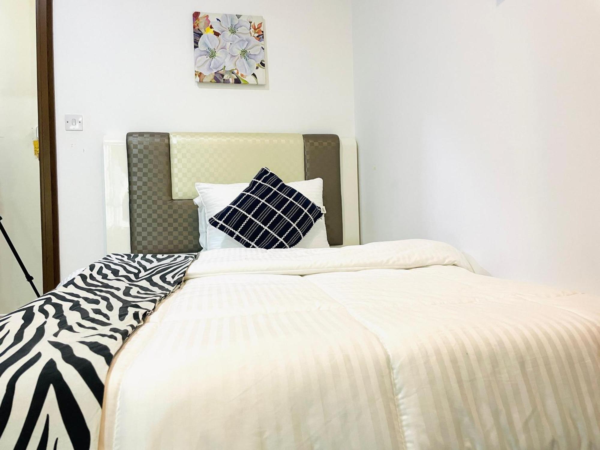 Apartamento Spacious For Girls In Marina فتيات فقط
