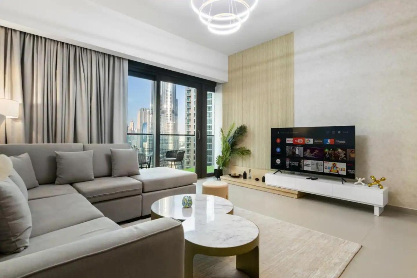 Spacious And Overlooking Burj & Fountains Dubaï