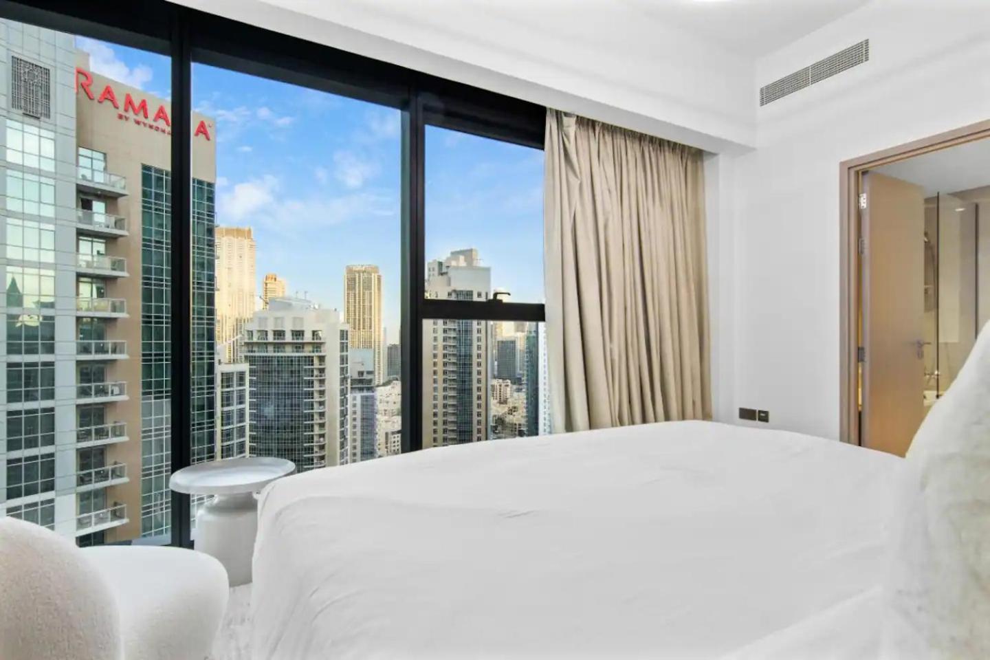 Spacious And Overlooking Burj & Fountains Dubaï