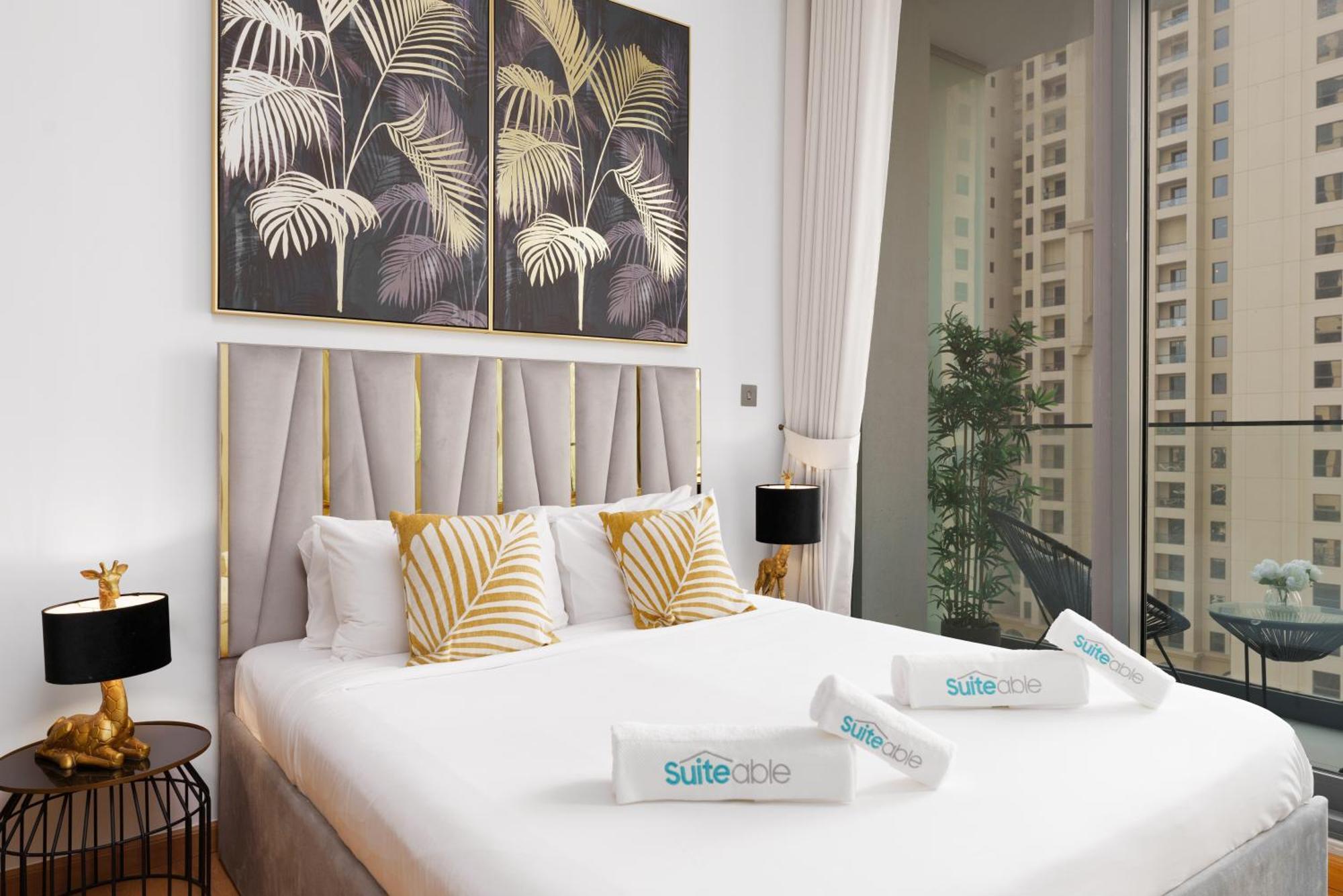 Luxury Living By The Marina In Liv