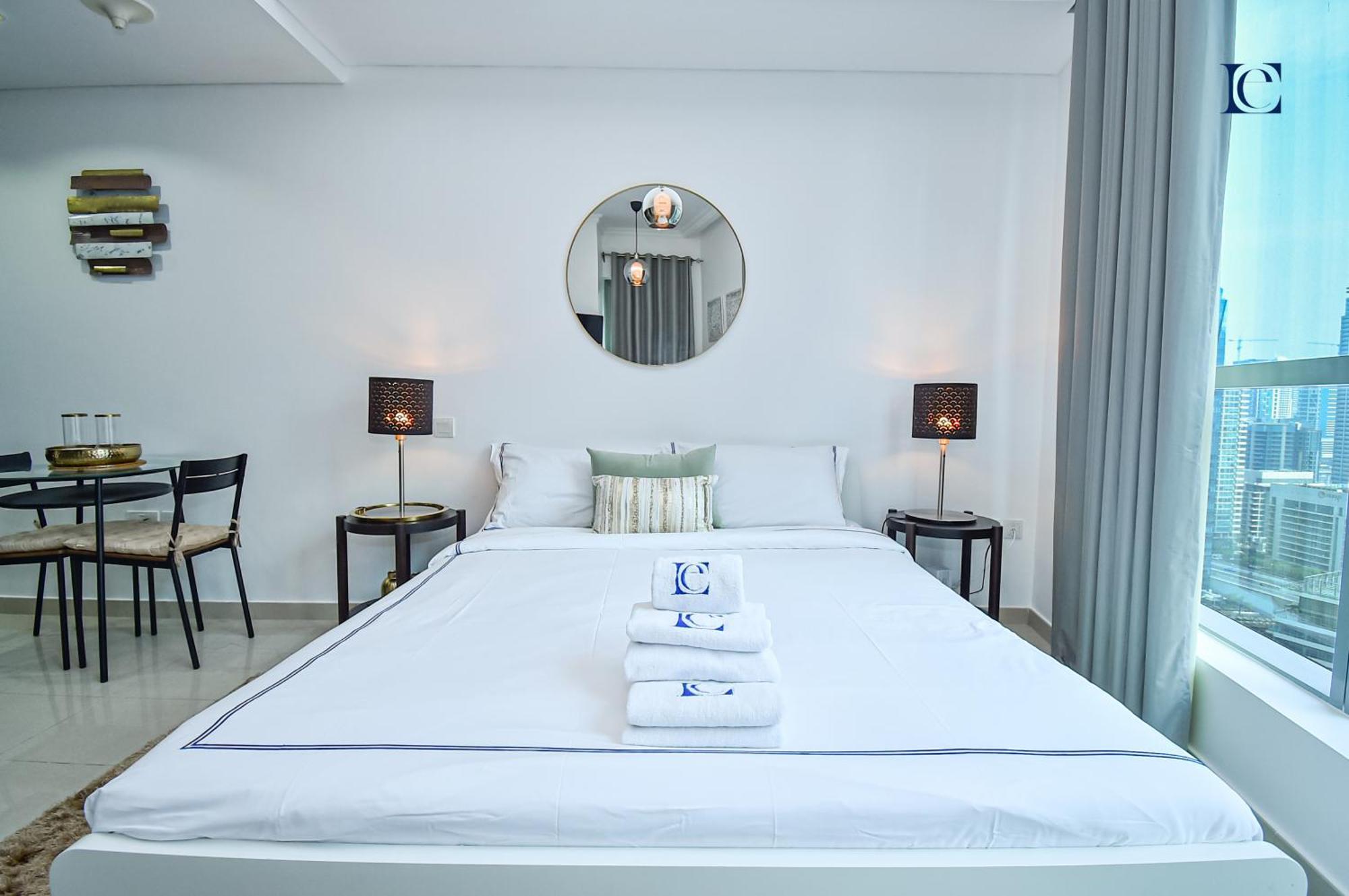 Luxury Escapes - Spacious With Balcony & Marina View - Bay Dubái