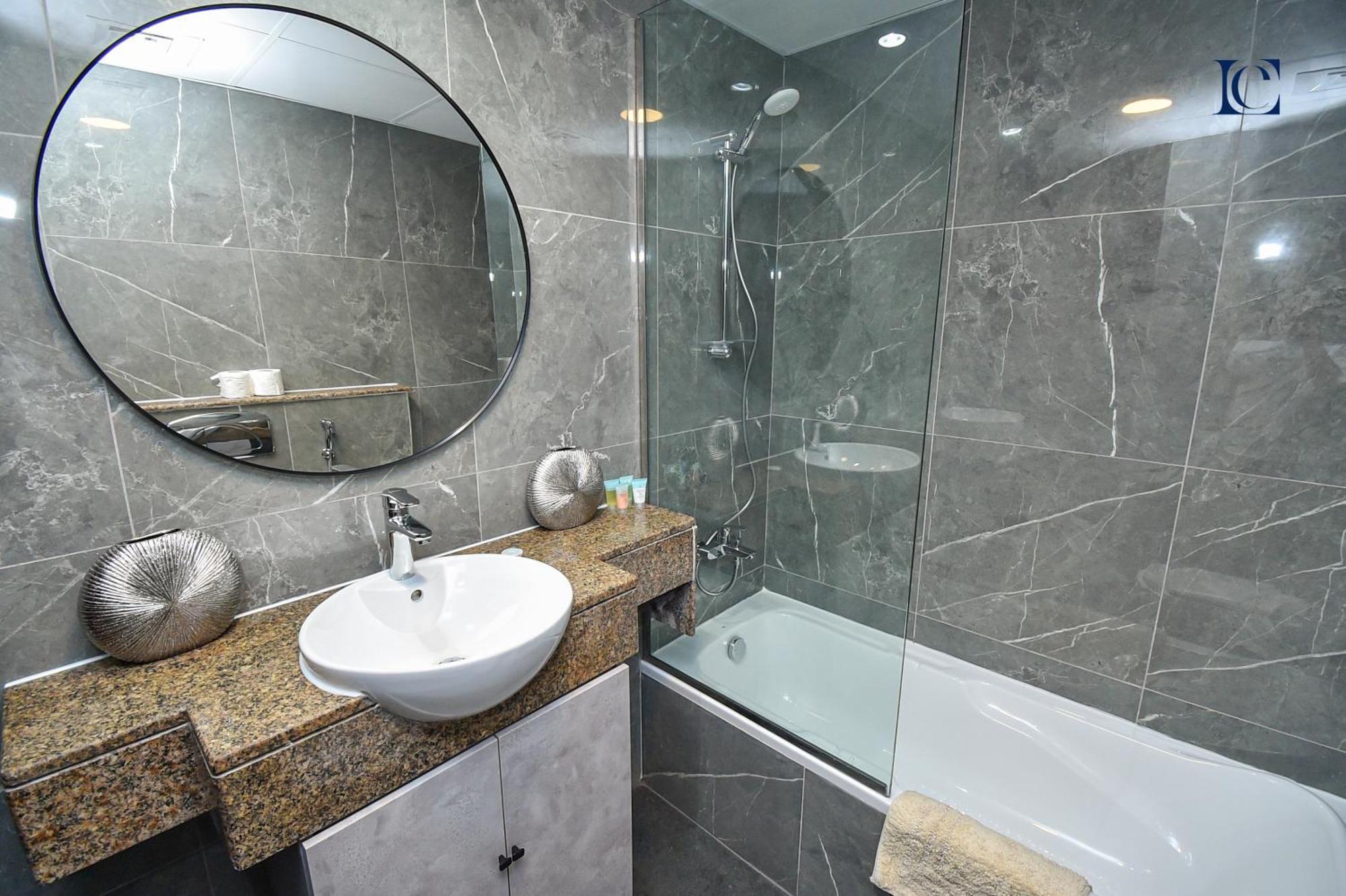 Luxury Escapes - Spacious With Balcony & Marina View - Bay * Dubái