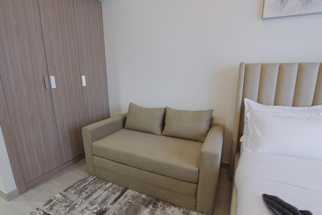 Inviting In Azizi Riviera, Close To Downtown Appartement Dubaï