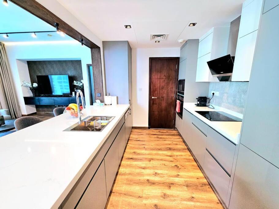 Apartamento Sunrise Homes - Luxurious 1 Bedroom In Marina Promenade