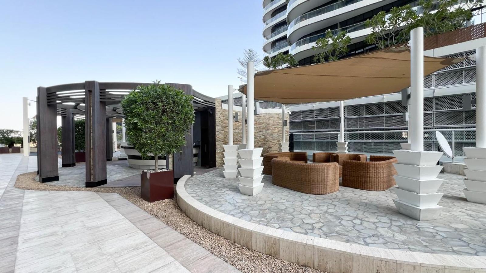 Apartemen 2 Minute Walk To Mall - 3 Bedroom Burj Khalifa View With Pool And