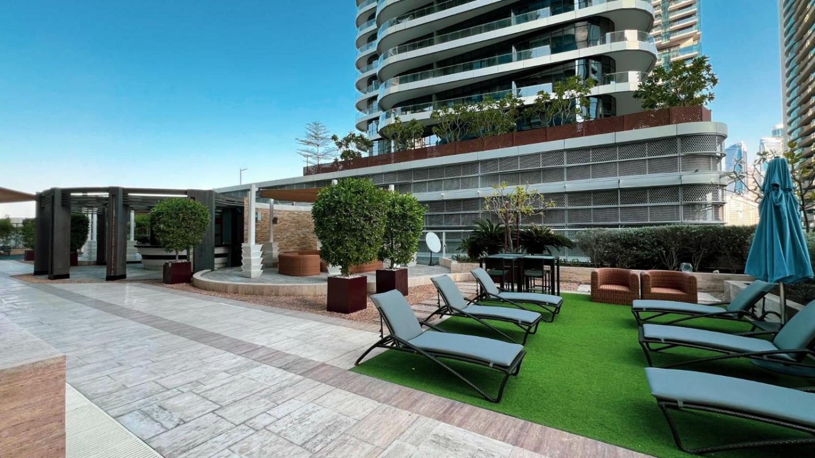 2 Minute Walk To Mall - 3 Bedroom Burj Khalifa View With Pool And Apartemen *