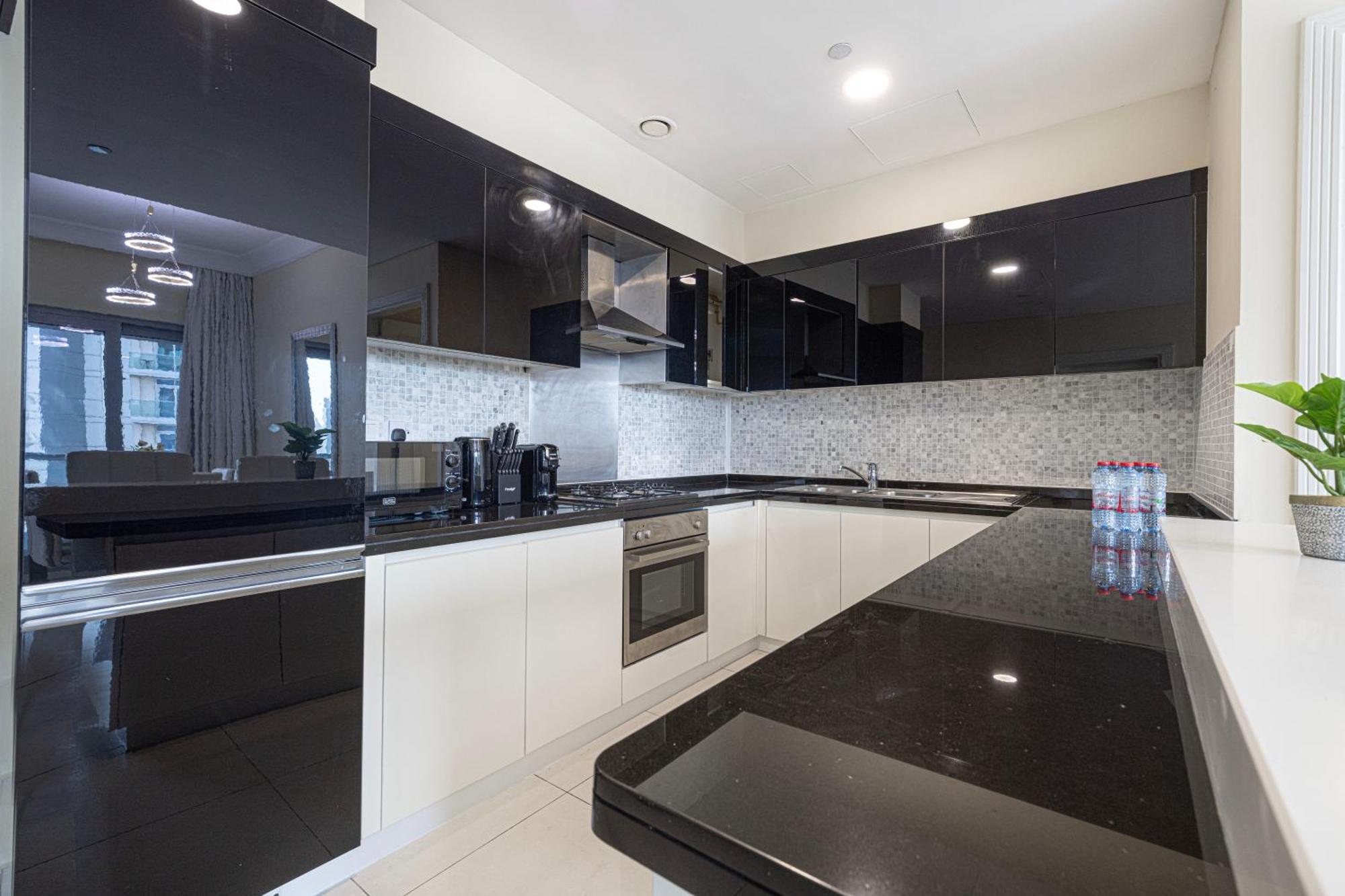 2 Minute Walk To Mall - 3 Bedroom Burj Khalifa View With Pool And Apartemen