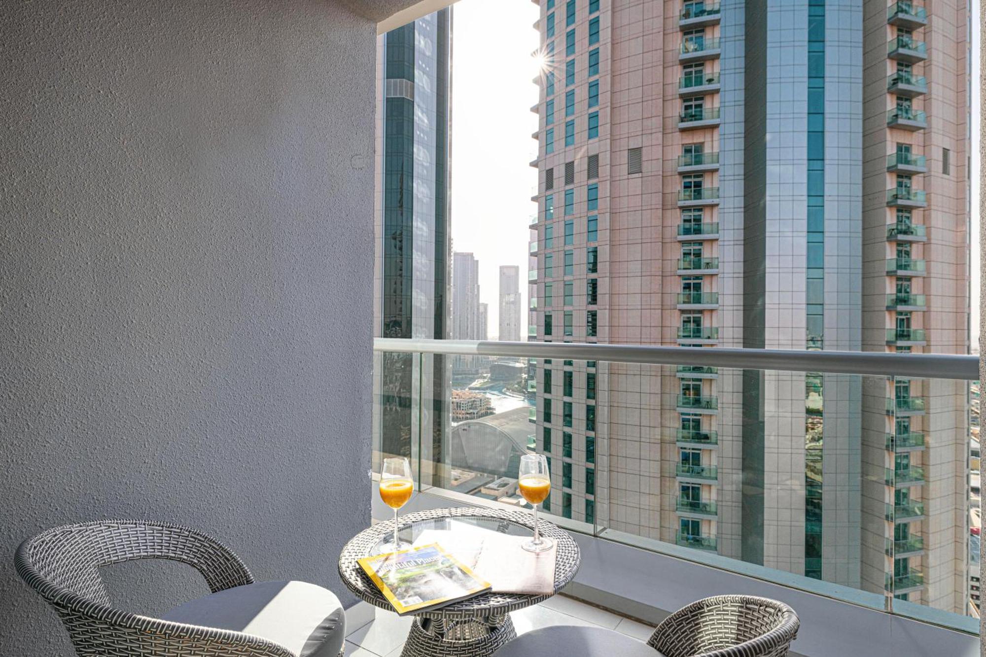 Apartemen 2 Minute Walk To Mall - 3 Bedroom Burj Khalifa View With Pool And *