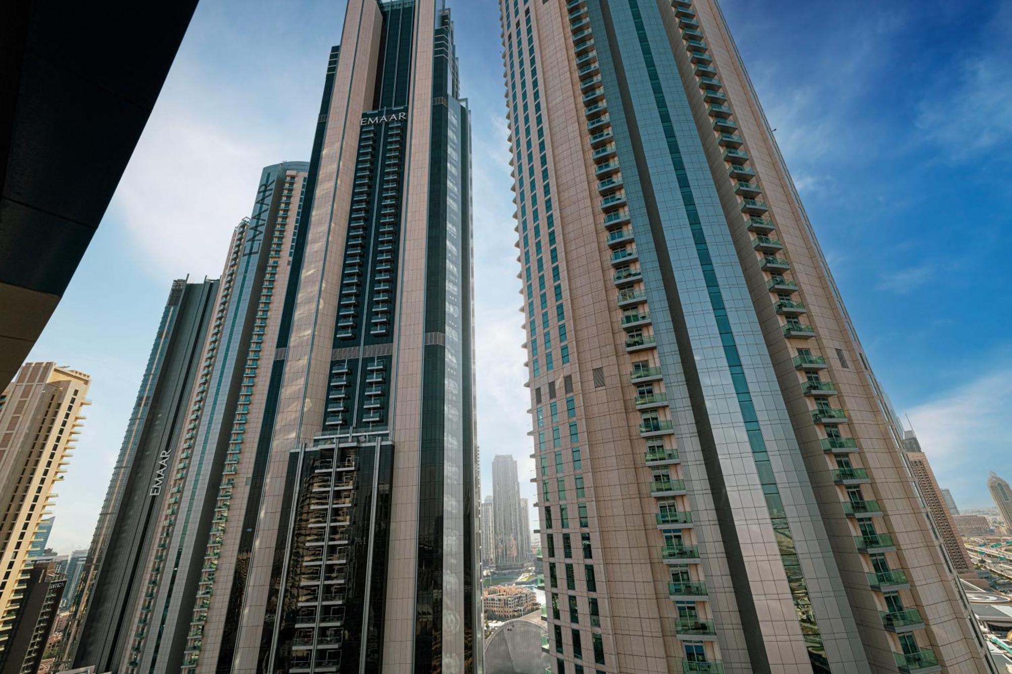 2 Minute Walk To Mall - 3 Bedroom Burj Khalifa View With Pool And Apartemen Dubai